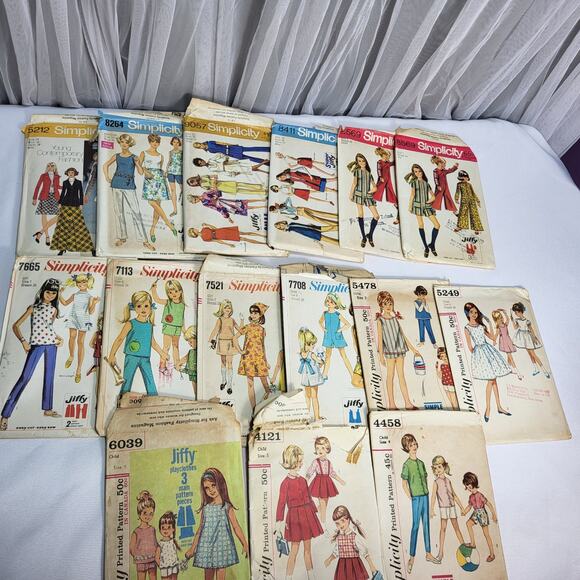 Lot of 34 VTG 1970 Sewing Patterns Mc Call's Simplicity Butterwick Vogue + Box - Picture 1 of 12